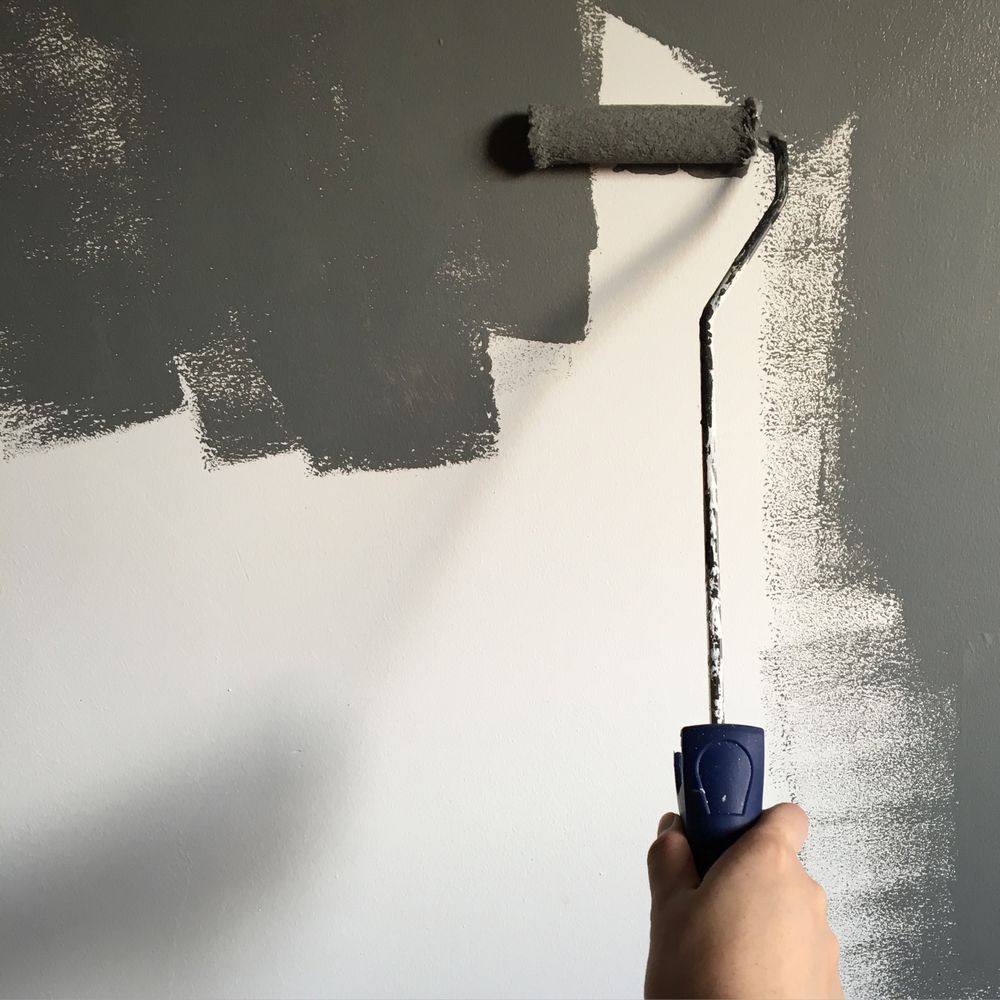Gestaltungsidee: sorgfältiger Farbauftrag auf einer Innenwand